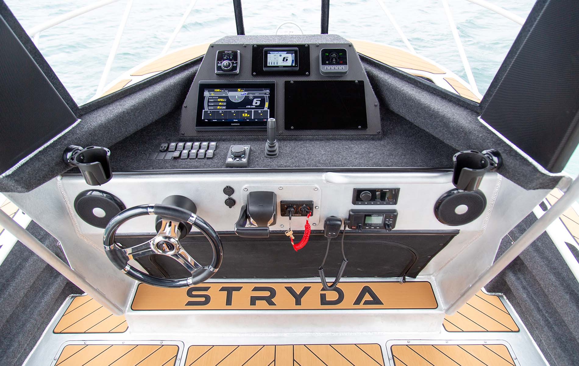 Stryda Amphibious centre consul boat