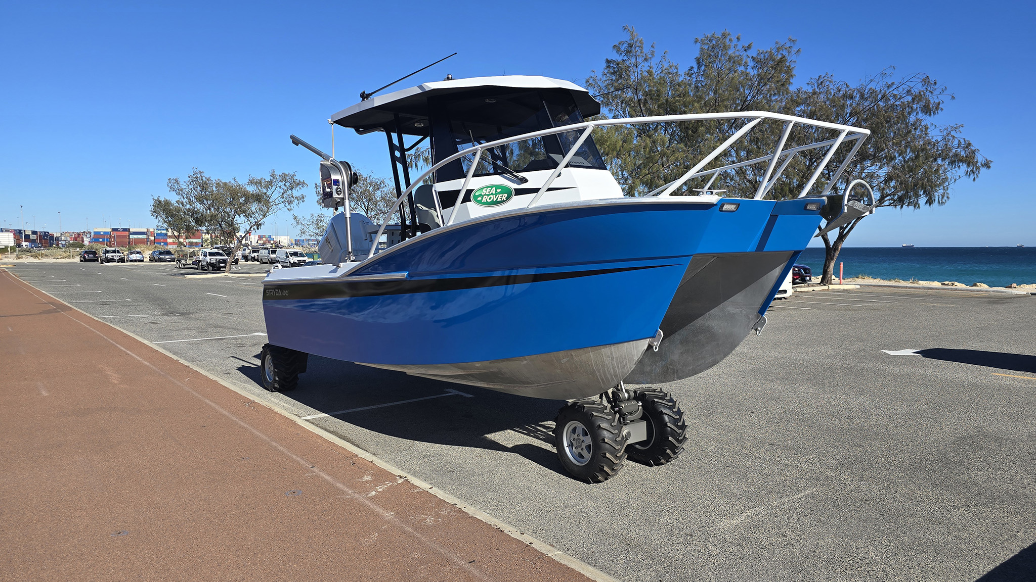 Amphibious catamaran Stryda 600s on wheels