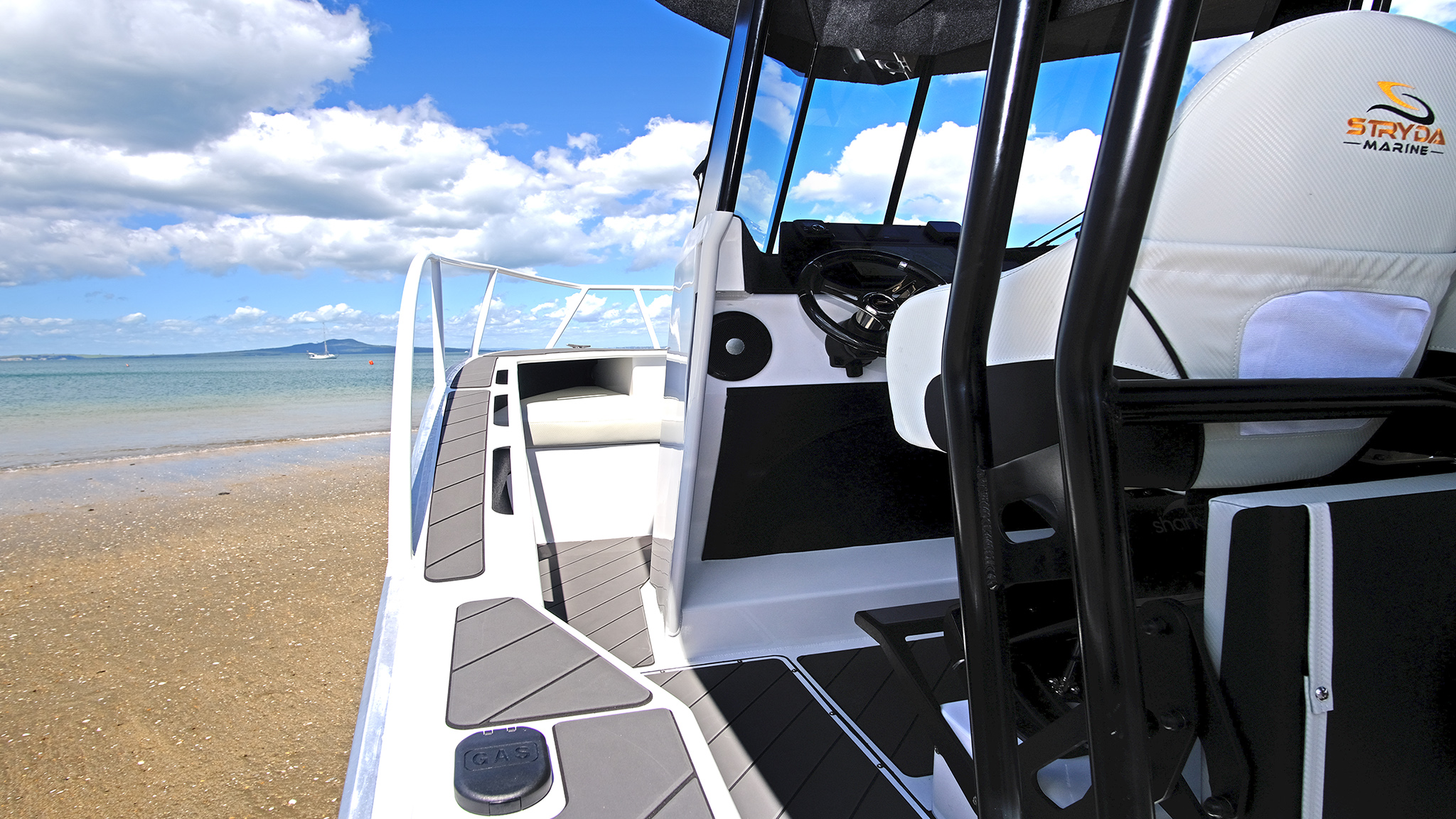 Stryda 600s Walk-round Catamaran