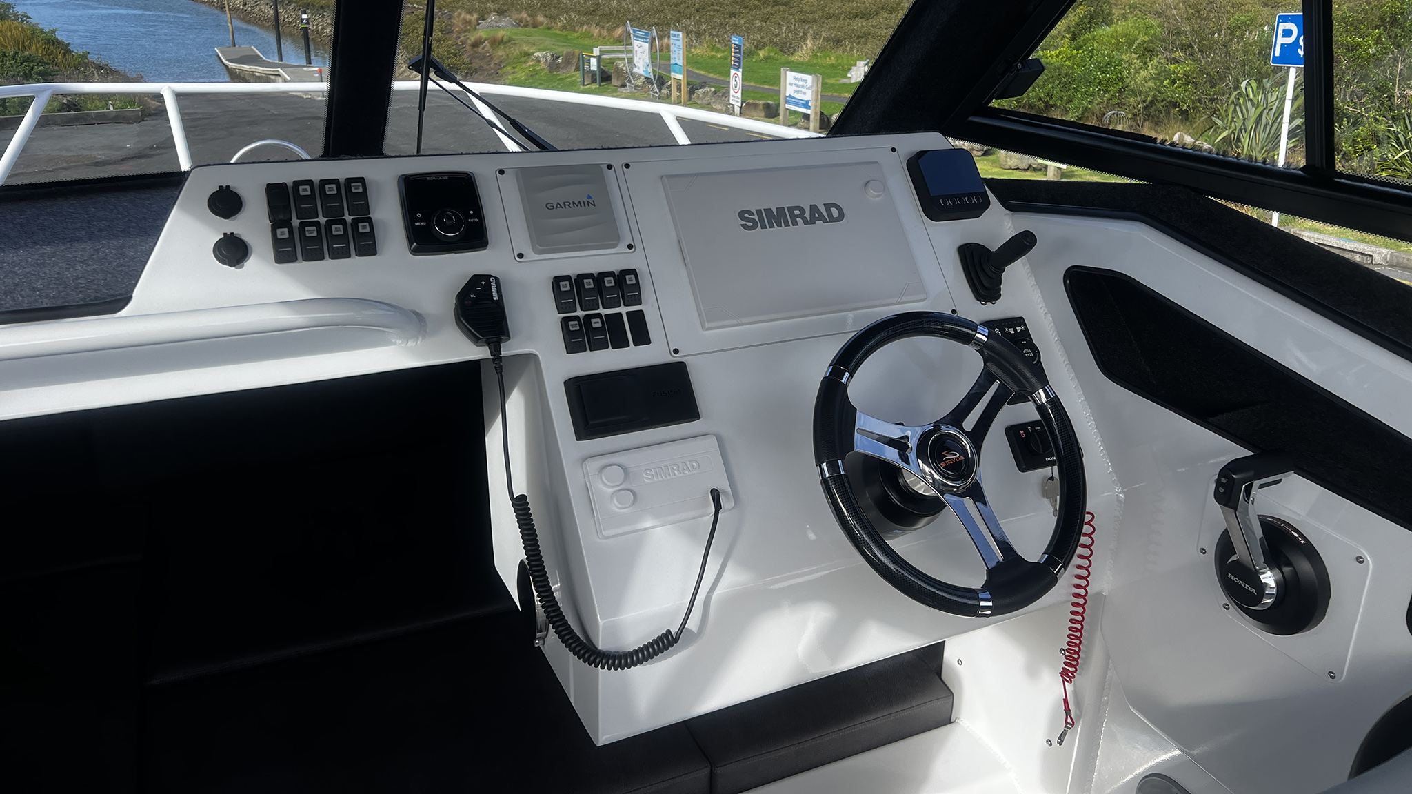 600C Dash with Simrad Evo 12