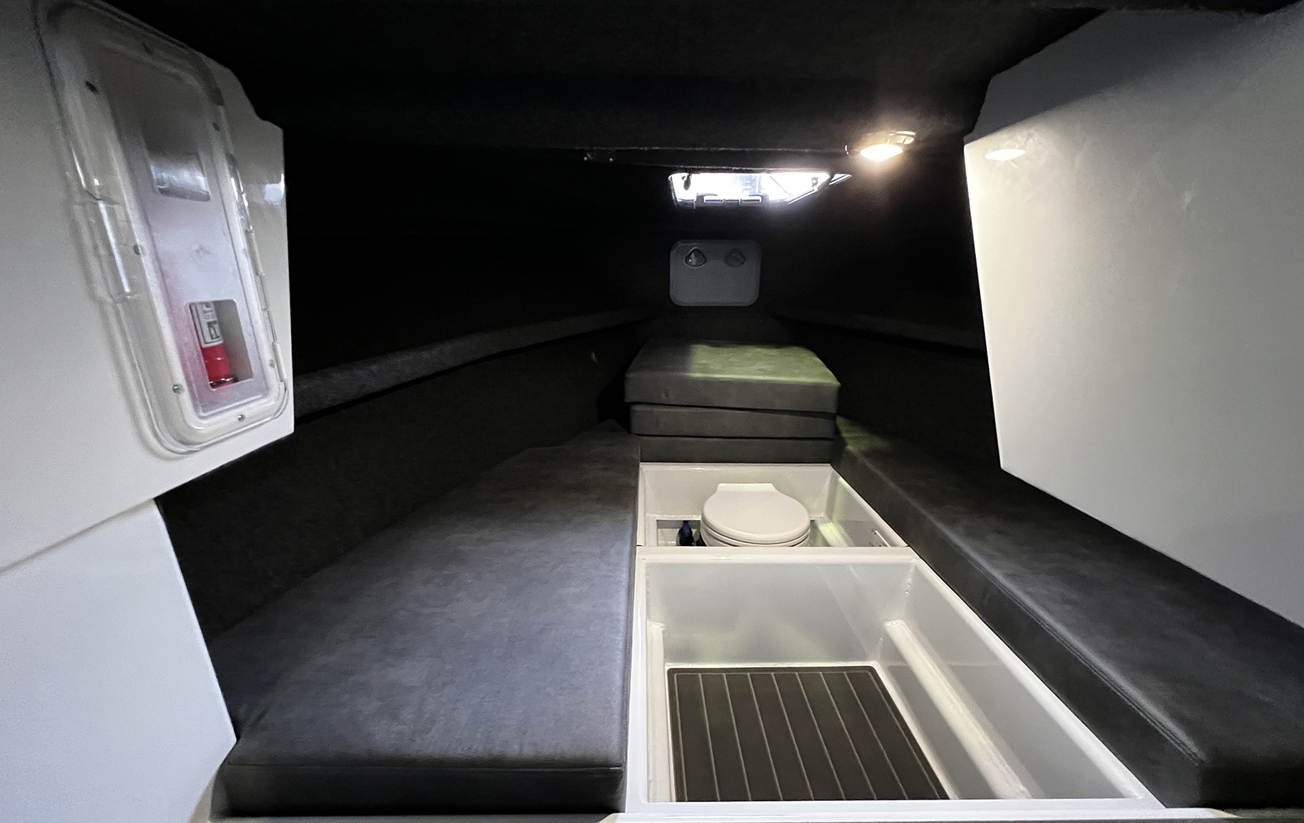 900C toilet